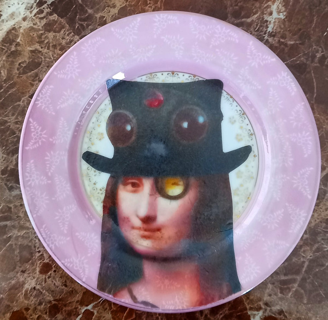 ‘Mona Lisa’ | Upcycled Vintage Plate Art | Bijoux Beach